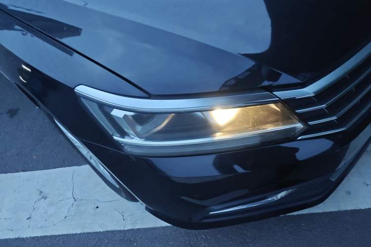 Used Volkswagen Passat 2016 330TSI DSG Luxury Edition Right Front Headlight
