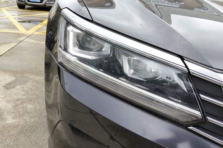 Used Volkswagen Passat 2016 330TSI DSG Luxury Edition Right Front Headlight