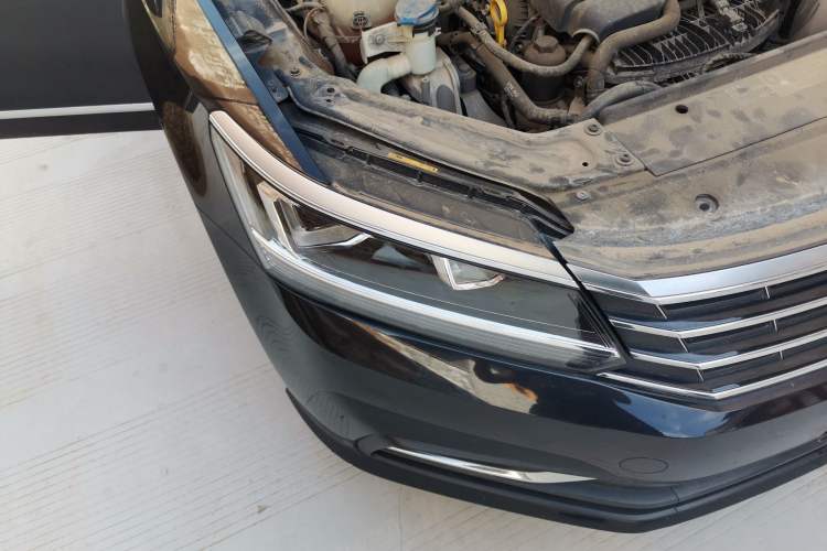 Used Volkswagen Passat 2016 330TSI DSG Luxury Edition Right Front Headlight