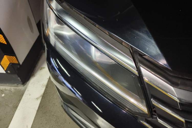 Used Volkswagen Passat 2016 330TSI DSG Luxury Edition Right Front Headlight