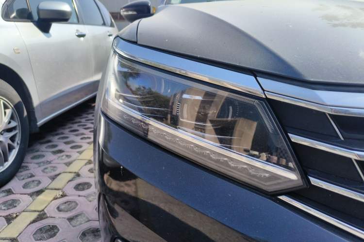 Used Volkswagen Passat 2016 330TSI DSG Luxury Edition Right Front Headlight