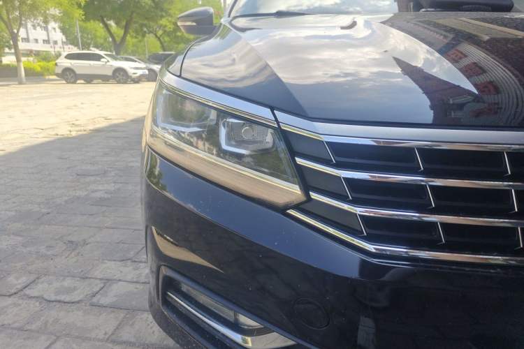 Used Volkswagen Passat 2016 330TSI DSG Luxury Edition Right Front Headlight