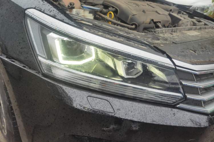 Used Volkswagen Passat 2016 330TSI DSG Luxury Edition Right Front Headlight