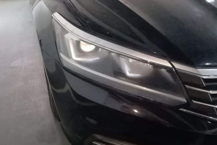 Used Volkswagen Passat  Right Front Headlight