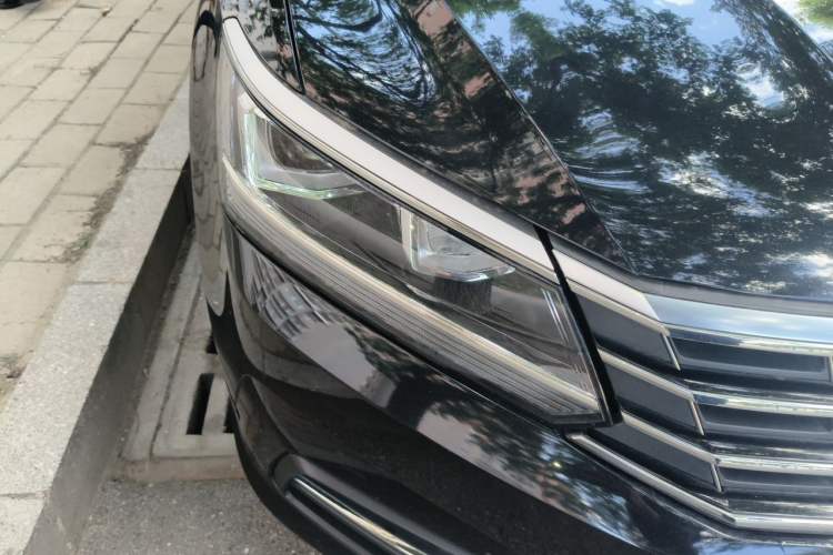 Used Volkswagen Passat 2016 330TSI DSG Luxury Edition Right Front Headlight
