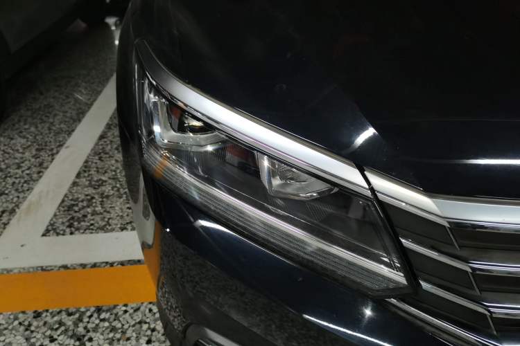 Used Volkswagen Passat 2016 330TSI DSG Luxury Edition Right Front Headlight