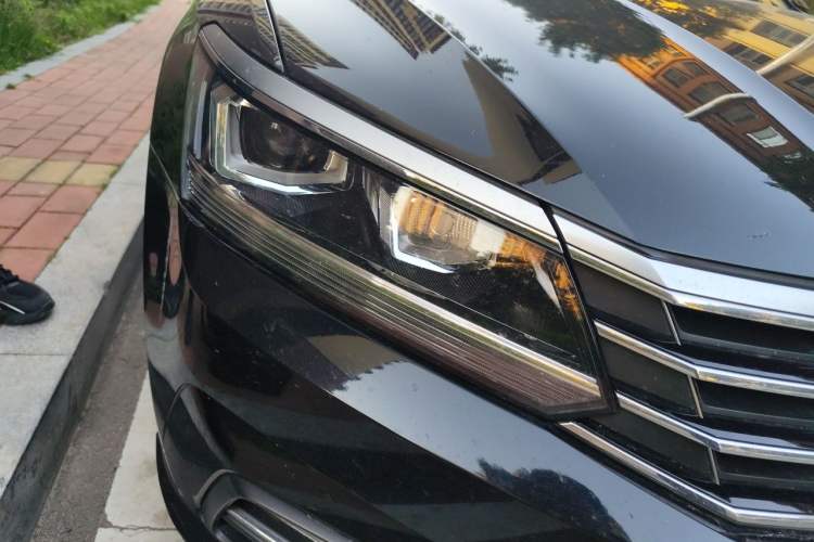 Used Volkswagen Passat 2016 330TSI DSG Luxury Edition Right Front Headlight