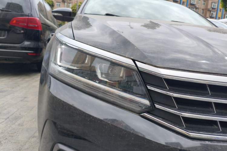 Used Volkswagen Passat 2016 330TSI DSG Luxury Edition Right Front Headlight