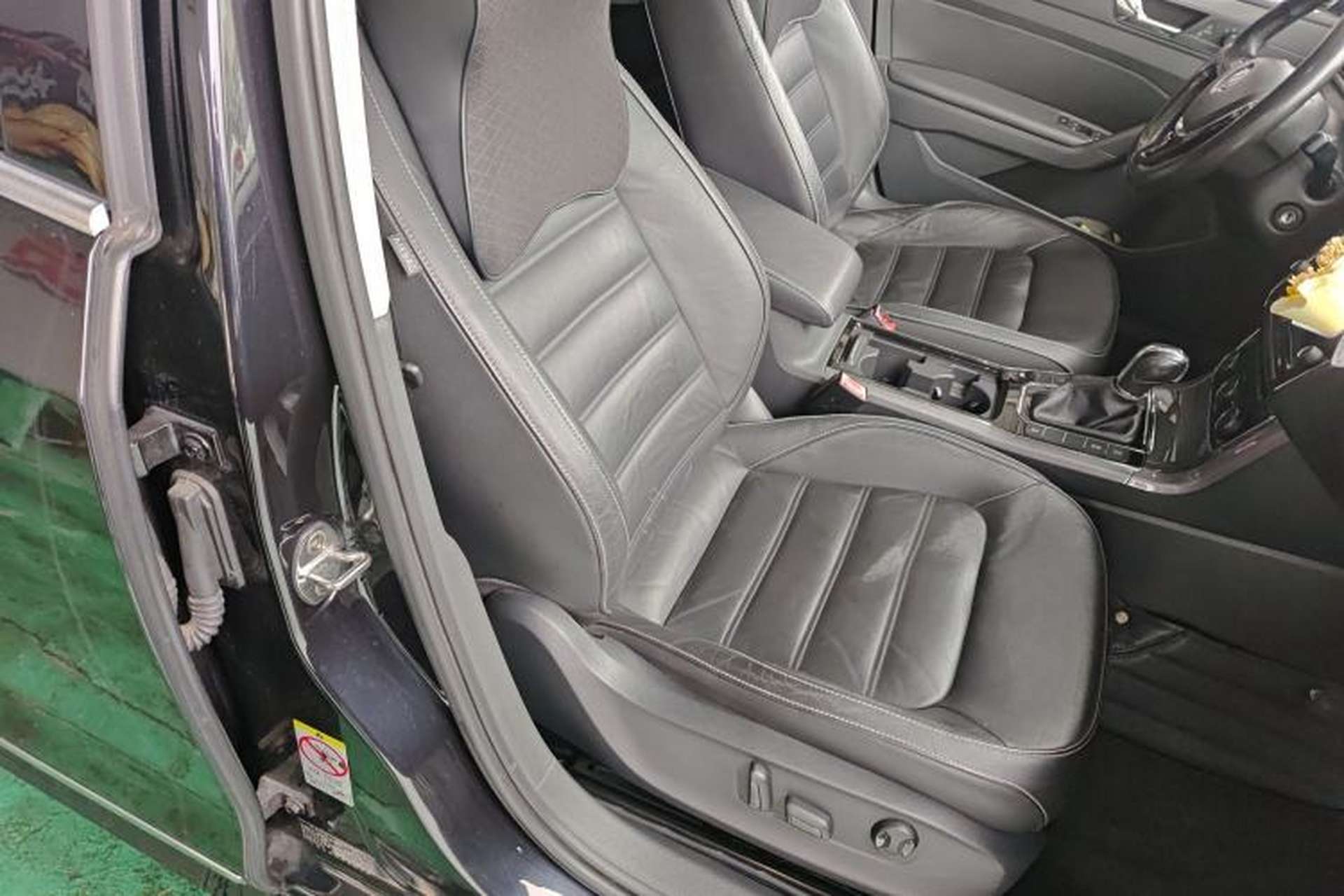 Used Volkswagen Passat 2016 330TSI DSG Luxury Edition Right Front Seat