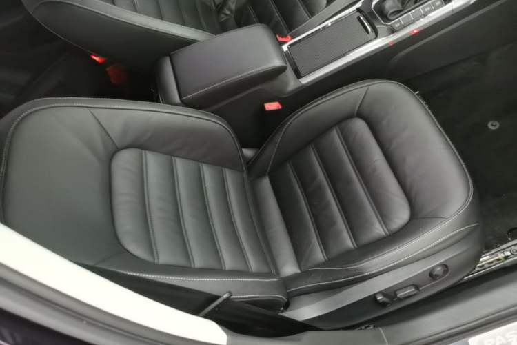 Used Volkswagen Passat 2016 330TSI DSG Luxury Edition Right Front Seat