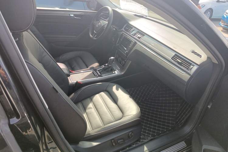 Used Volkswagen Passat 2016 330TSI DSG Luxury Edition Right Front Seat