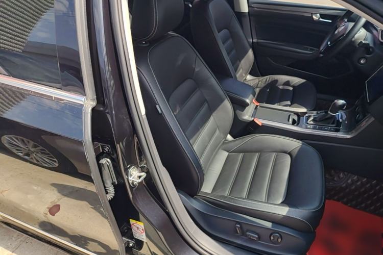 Used Volkswagen Passat 2016 330TSI DSG Luxury Edition Right Front Seat