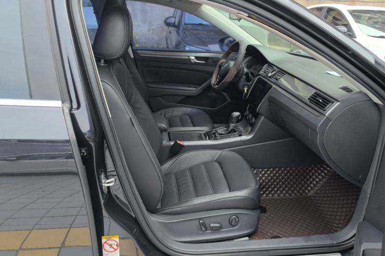 Used Volkswagen Passat 2016 330TSI DSG Luxury Edition Right Front Seat