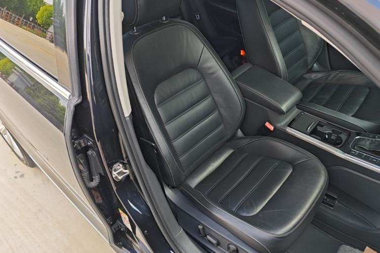 Used Volkswagen Passat 2016 330TSI DSG Luxury Edition Right Front Seat