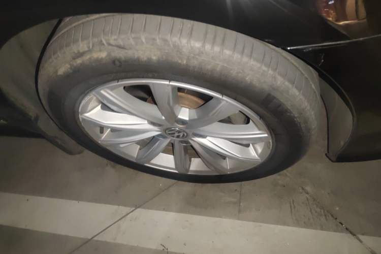Used Volkswagen Passat 2016 330TSI DSG Prestige Edition Right Front Wheel Hub