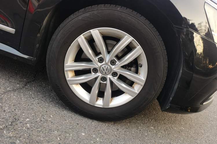 Used Volkswagen Passat 2016 330TSI DSG Luxury Edition Right Front Wheel Hub