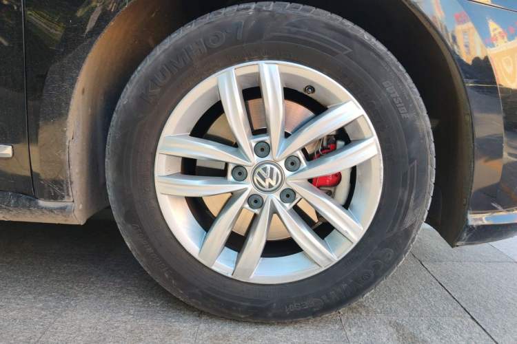 Used Volkswagen Passat 2016 280TSI DSG Prestige Edition Right Front Wheel Hub