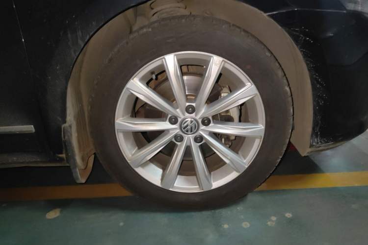 Used Volkswagen Passat 2016 380TSI DSG Prestige Edition Right Front Wheel Hub