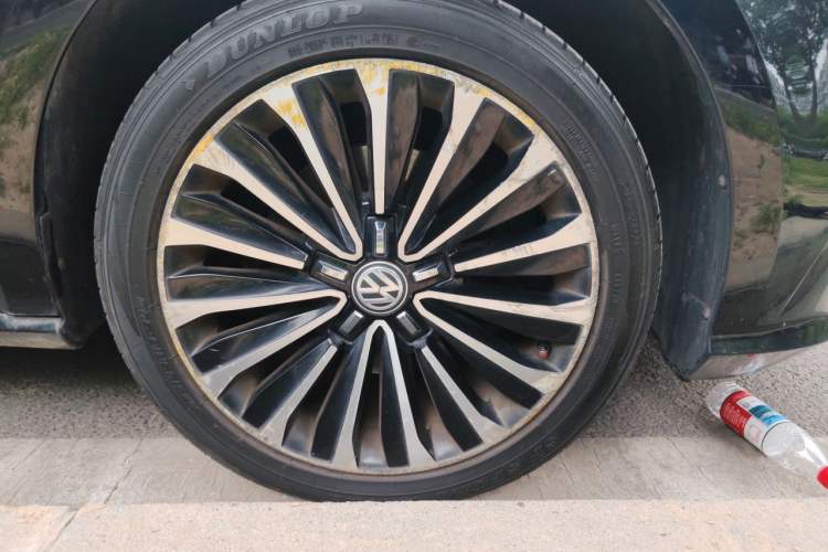 Used Volkswagen Passat 2016 330TSI DSG Prestige Edition Right Front Wheel Hub