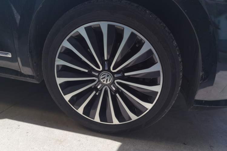 Used Volkswagen Passat 2016 330TSI DSG Prestige Edition Right Front Wheel Hub