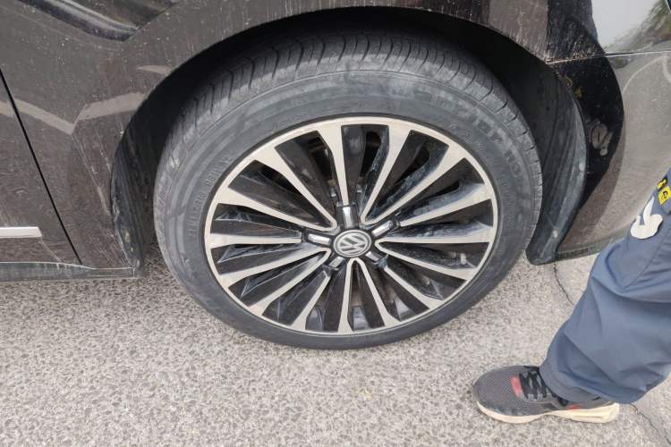Used Volkswagen Passat 2016 330TSI DSG Prestige Edition Right Front Wheel Hub