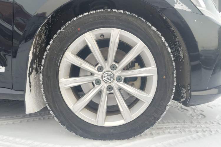 Used Volkswagen Passat 2016 280TSI DSG Prestige Edition Right Front Wheel Hub