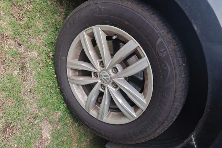 Used Volkswagen Passat 2016 330TSI DSG Luxury Edition Right Front Wheel Hub