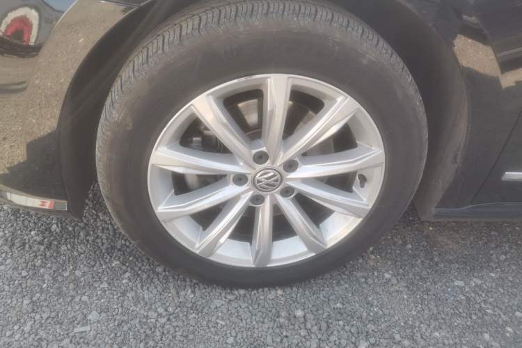 Used Volkswagen Passat 2016 280TSI DSG Prestige Edition Right Front Wheel Hub