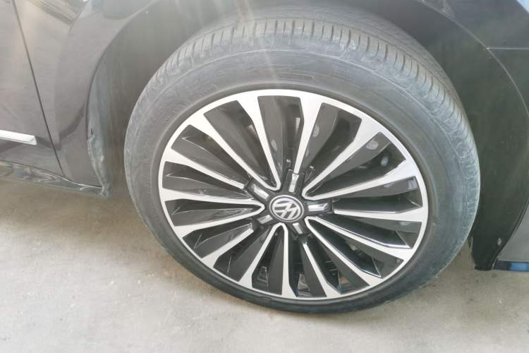 Used Volkswagen Passat 2016 330TSI DSG Prestige Edition Right Front Wheel Hub