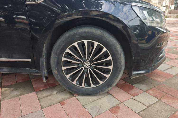 Used Volkswagen Passat 2016 330TSI DSG Luxury Edition Right Front Wheel Hub