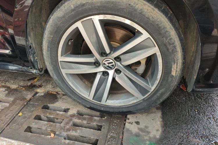 Used Volkswagen Passat 2016 330TSI DSG Luxury Edition Right Front Wheel Hub