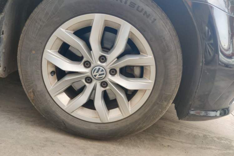 Used Volkswagen Passat 2016 1.8T Government Procurement Version (CEA Engine + 6AT) Right Front Wheel Hub