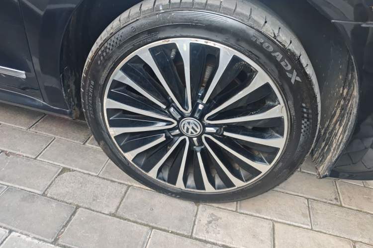 Used Volkswagen Passat 2016 330TSI DSG Prestige Edition Right Front Wheel Hub