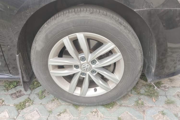 Used Volkswagen Passat 2016 330TSI DSG Luxury Edition Right Front Wheel Hub
