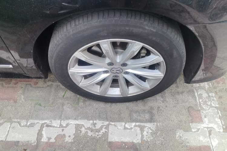 Used Volkswagen Passat 2016 380TSI DSG Prestige Edition Right Front Wheel Hub