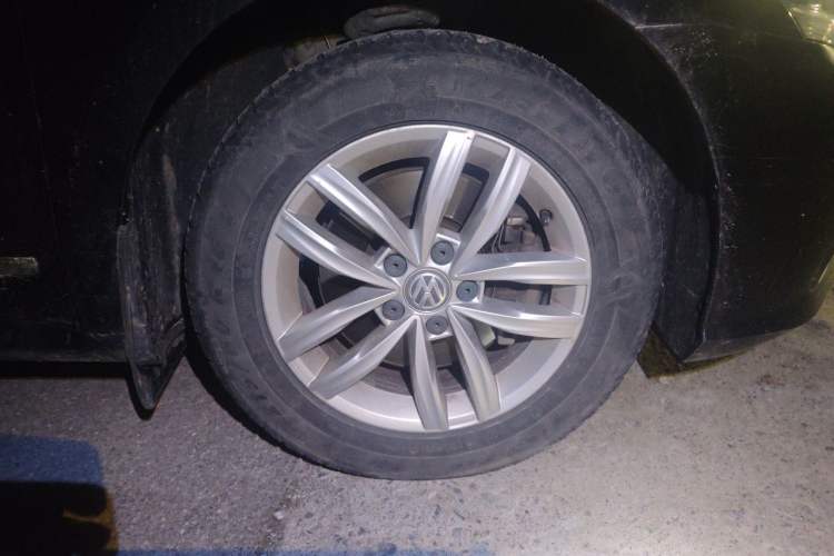 Used Volkswagen Passat 2016 280TSI DSG Prestige Edition Right Front Wheel Hub