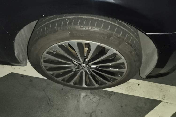 Used Volkswagen Passat 2016 330TSI DSG Prestige Edition Right Front Wheel Hub