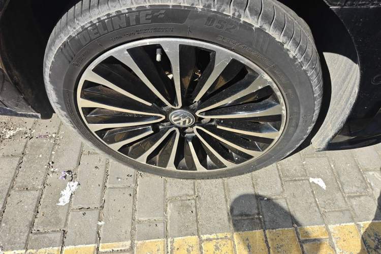 Used Volkswagen Passat 2016 380TSI DSG Ultimate Edition Right Front Wheel Hub