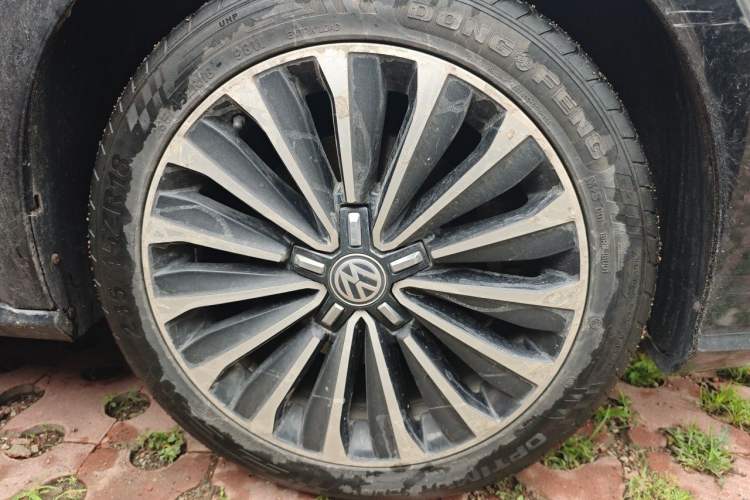 Used Volkswagen Passat 2016 330TSI DSG Prestige Edition Right Front Wheel Hub
