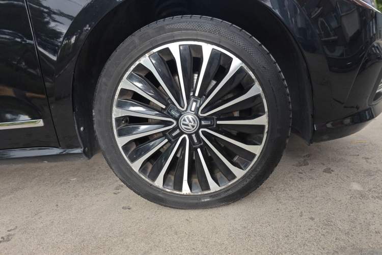 Used Volkswagen Passat 2016 330TSI DSG Prestige Edition Right Front Wheel Hub