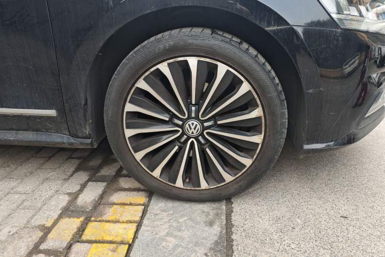 Used Volkswagen Passat 2016 330TSI DSG Prestige Edition Right Front Wheel Hub