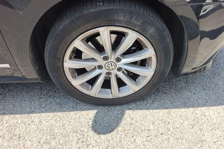 Used Volkswagen Passat 2016 330TSI DSG Prestige Edition Right Front Wheel Hub