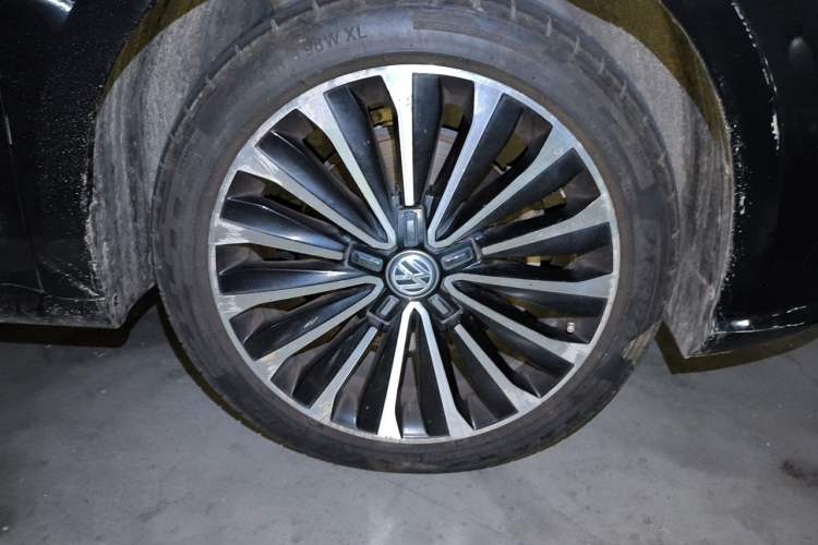 Used Volkswagen Passat 2016 330TSI DSG Prestige Edition Right Front Wheel Hub