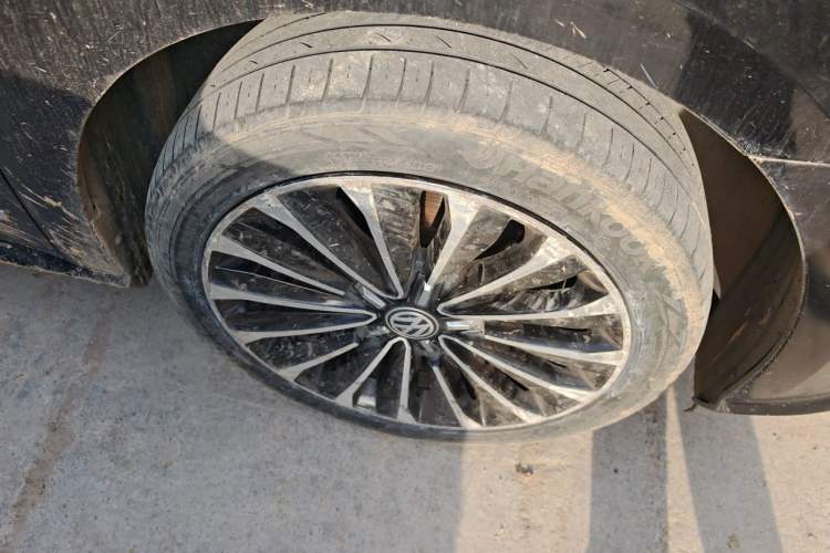Used Volkswagen Passat 2016 330TSI DSG Prestige Edition Right Front Wheel Hub