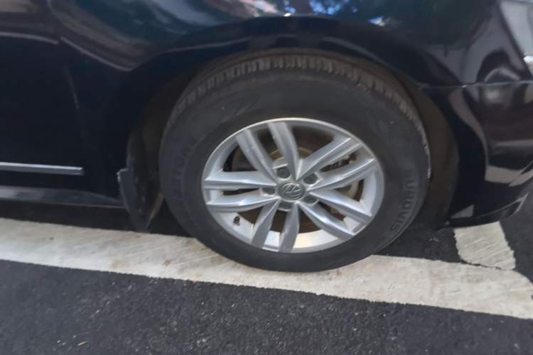 Used Volkswagen Passat 2016 280TSI DSG Prestige Edition Right Front Wheel Hub