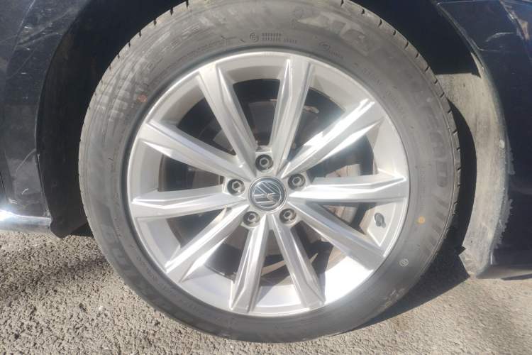 Used Volkswagen Passat 2016 330TSI DSG Prestige Edition Right Front Wheel Hub