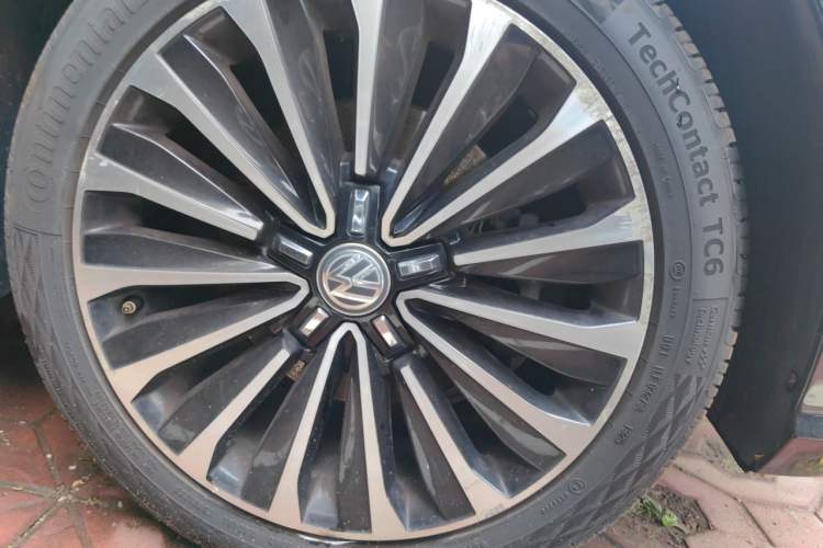 Used Volkswagen Passat 2016 330TSI DSG Prestige Edition Right Front Wheel Hub