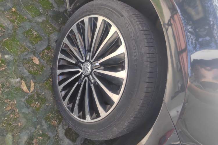 Used Volkswagen Passat 2016 330TSI DSG Prestige Edition Right Front Wheel Hub