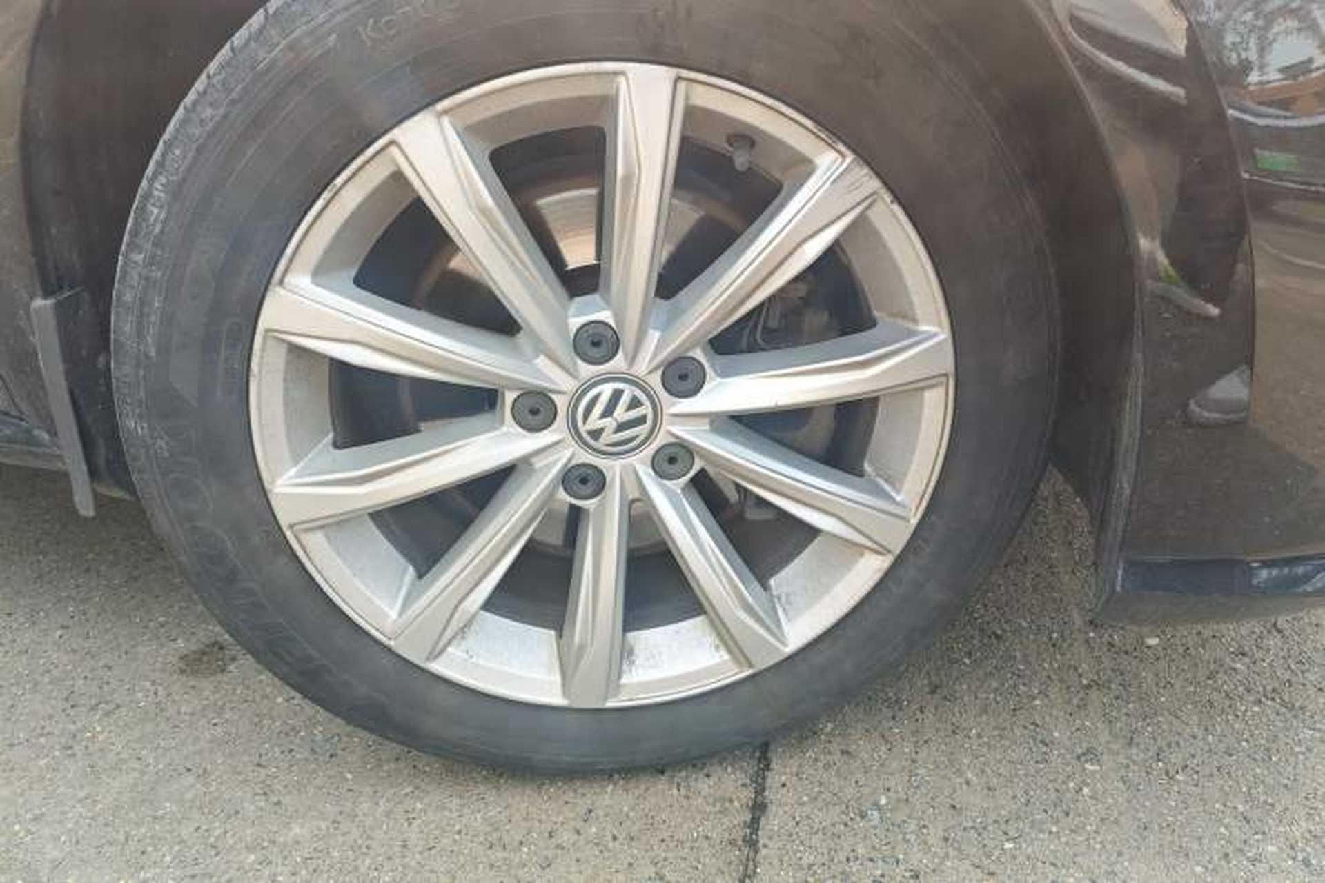 Used Volkswagen Passat 2016 280TSI DSG Prestige Edition Right Front Wheel Hub