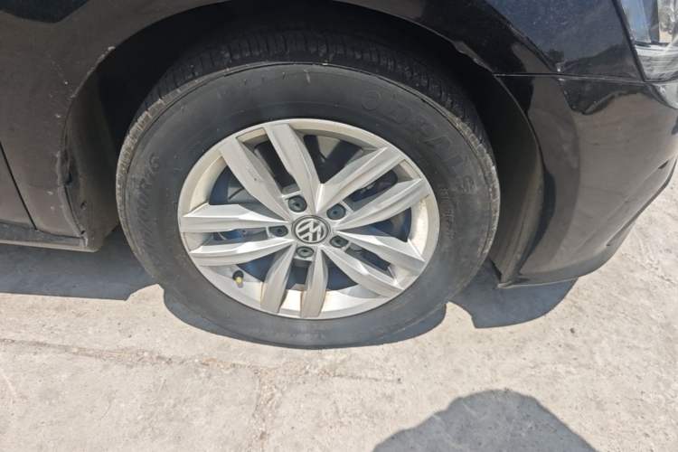 Used Volkswagen Passat 2016 280TSI DSG Prestige Edition Right Front Wheel Hub